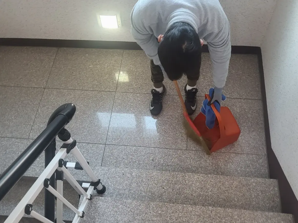 북구 명촌동 오피스 기계실 장비 주변 정밀 위생청소 사례 - 행진크린